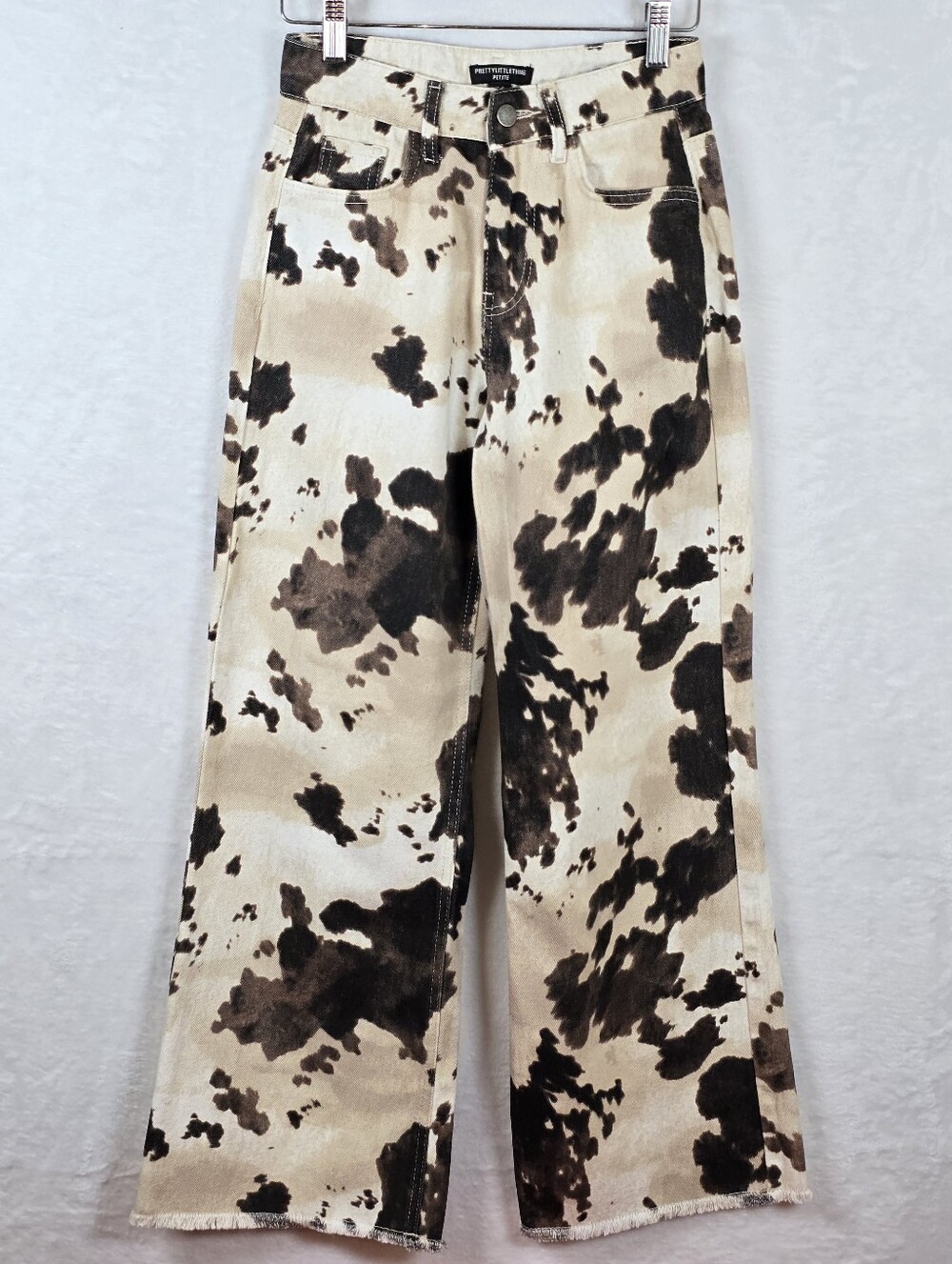 PrettyLittleThing Petite Cow Print Wide Leg Jeans Raw Hem Brown Tan Sz.00 - Picture 3 of 14